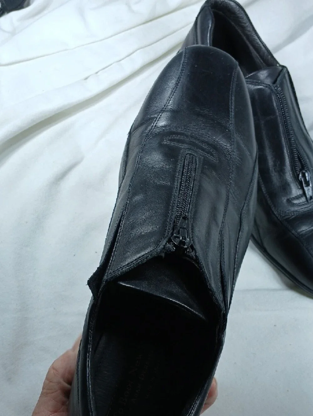 To Boot New York mens Black Leather Zip-Front Oxfords